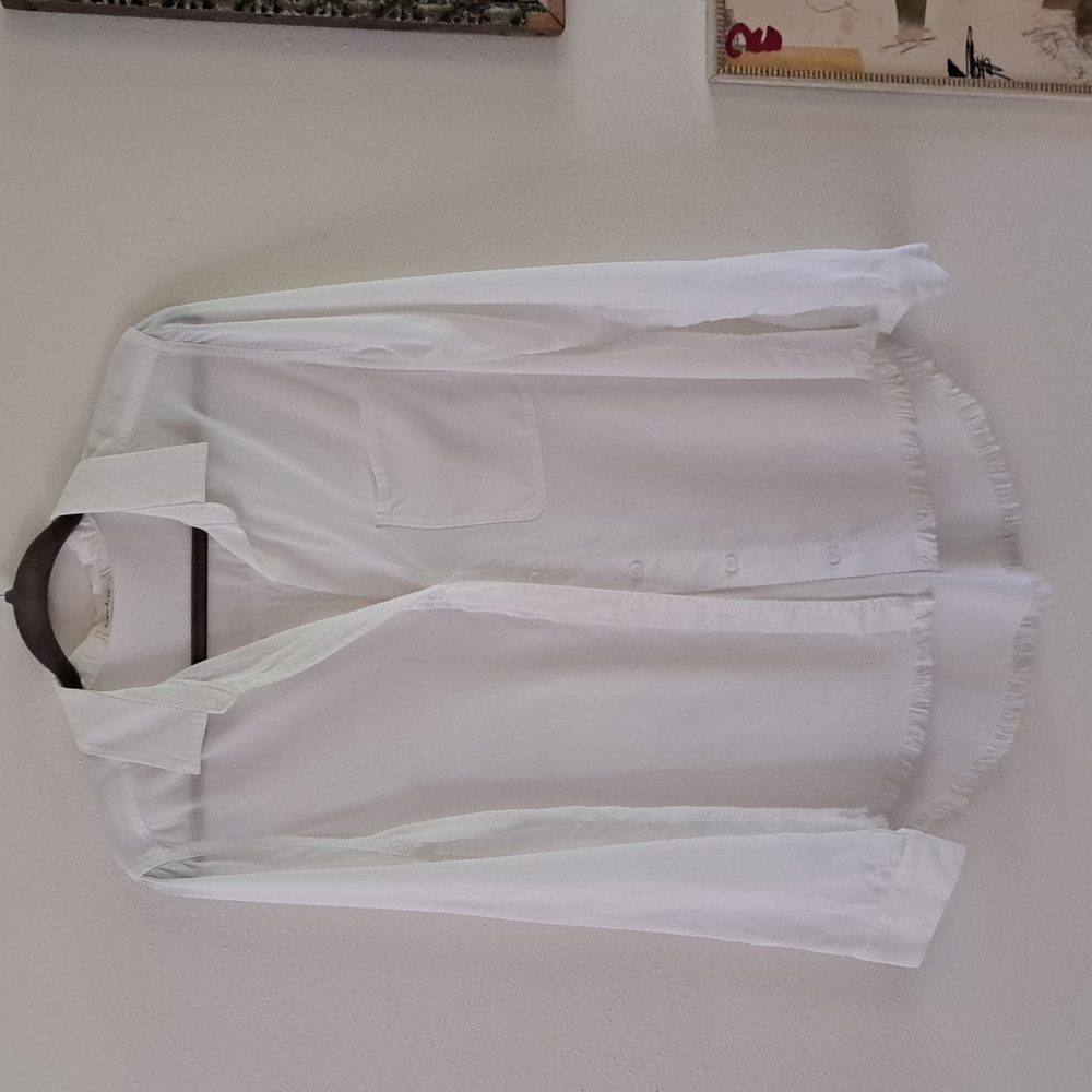 Bella Dahl White Button Up Shirt with Frayed Hem